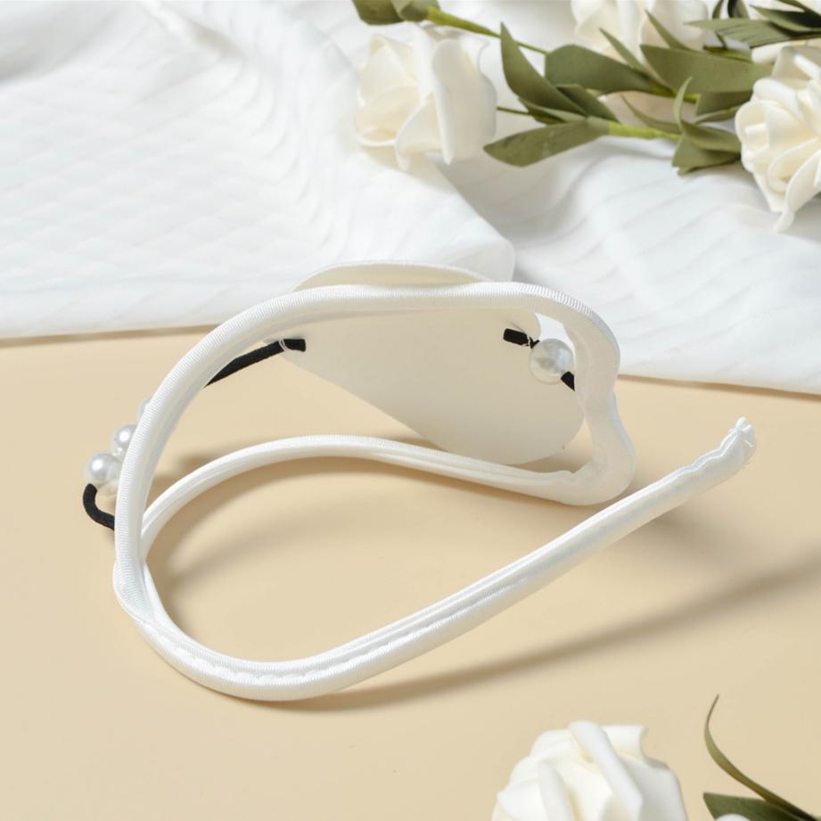 White Pearl Heart Invisible C String detail view